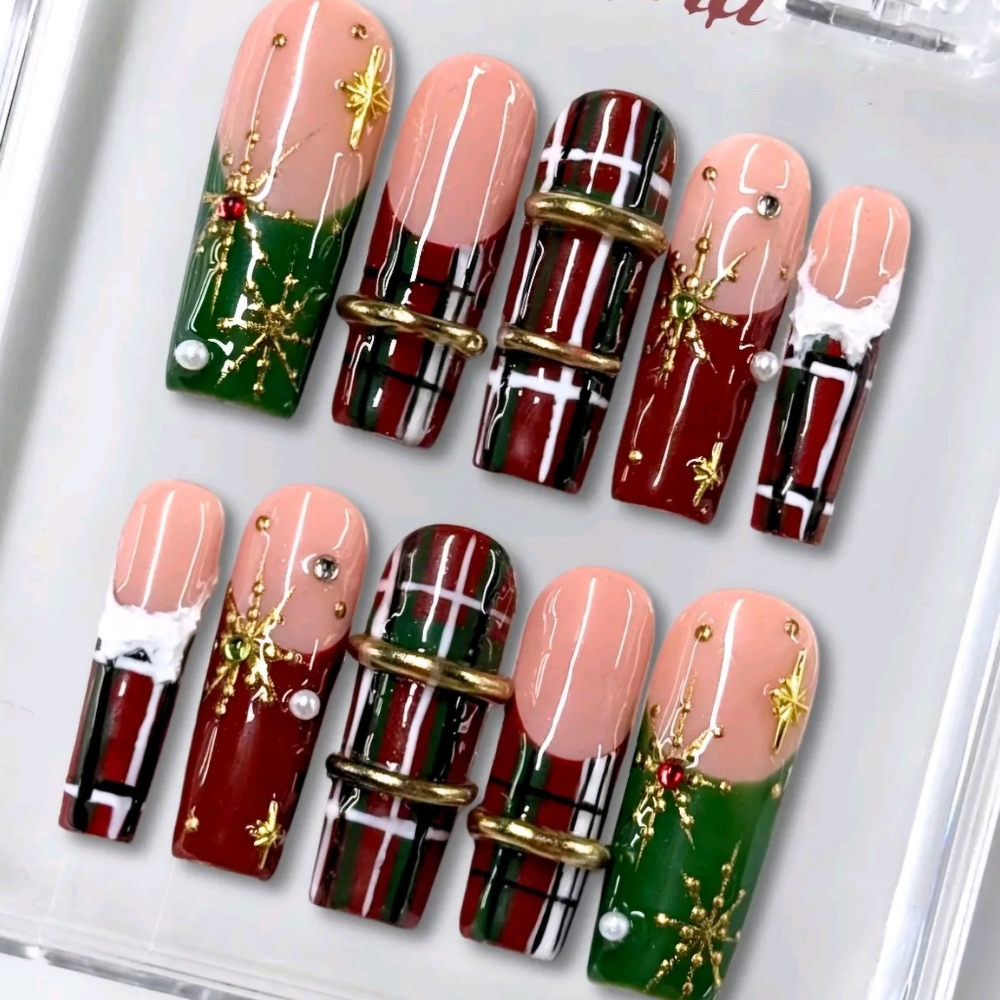 PRESS ON NAILS W/TOOL KIT - Picture 1 of 10